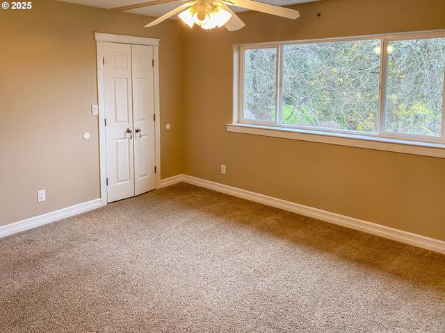 3133 Ne DOUGLAS Ave, Roseburg, OR 97470