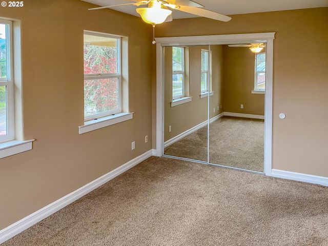 3133 Ne DOUGLAS Ave, Roseburg, OR 97470