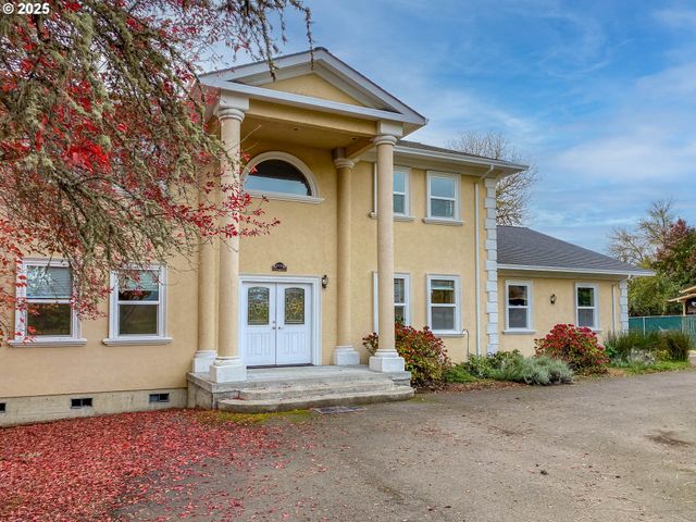 3133 Ne DOUGLAS Ave, Roseburg, OR 97470