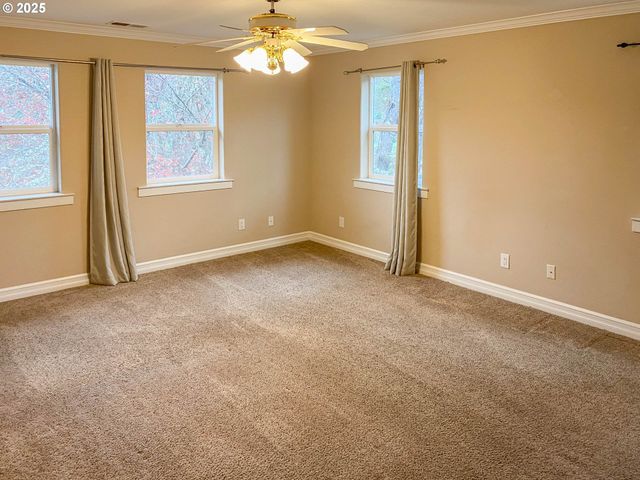 3133 Ne DOUGLAS Ave, Roseburg, OR 97470