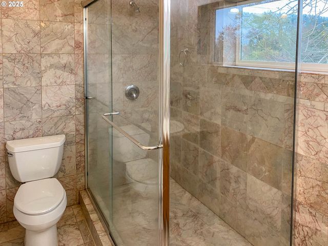 3133 Ne DOUGLAS Ave, Roseburg, OR 97470