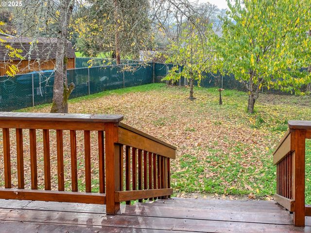 3133 Ne DOUGLAS Ave, Roseburg, OR 97470