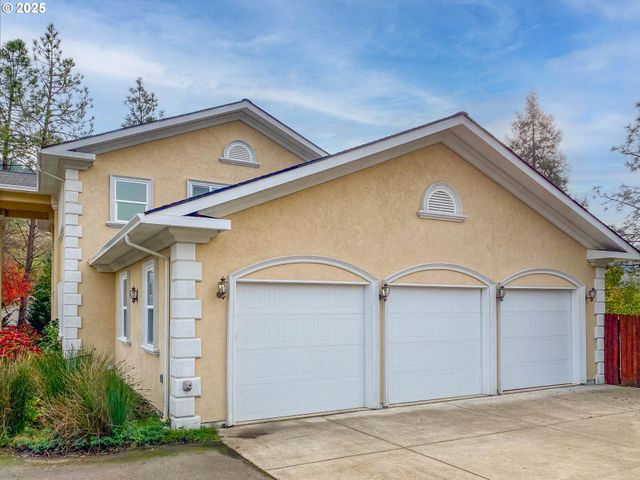 3133 Ne DOUGLAS Ave, Roseburg, OR 97470
