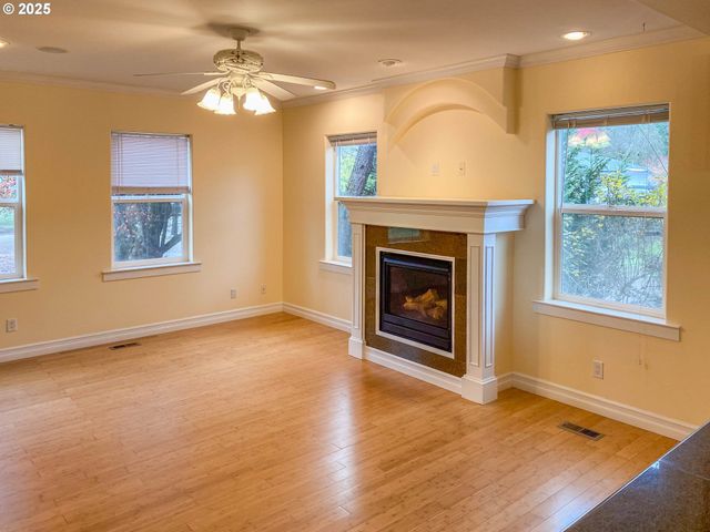 3133 Ne DOUGLAS Ave, Roseburg, OR 97470