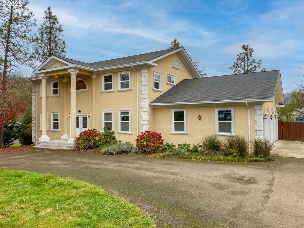 3133 Ne DOUGLAS Ave, Roseburg, OR 97470