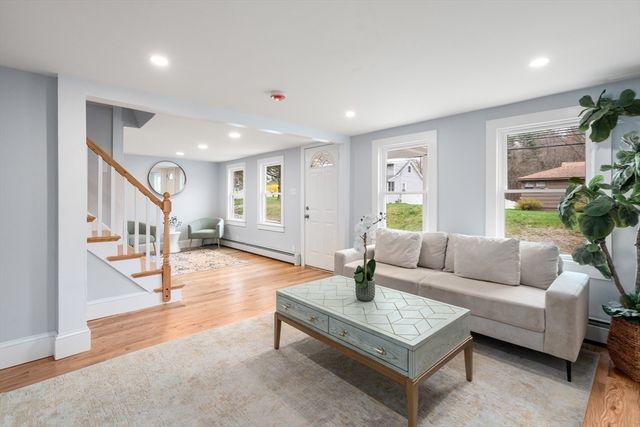 78 Pleasant St, Grafton, MA 01519