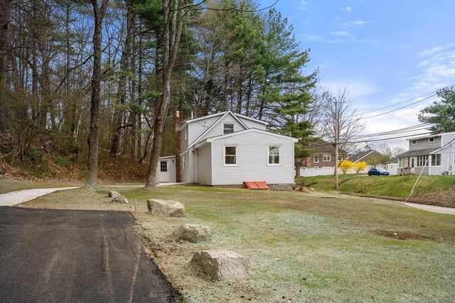 78 Pleasant St, Grafton, MA 01519