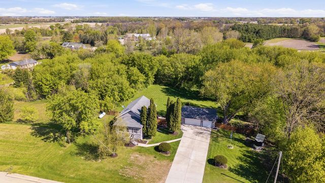 W6104 State Road 33, Juneau, WI 53039