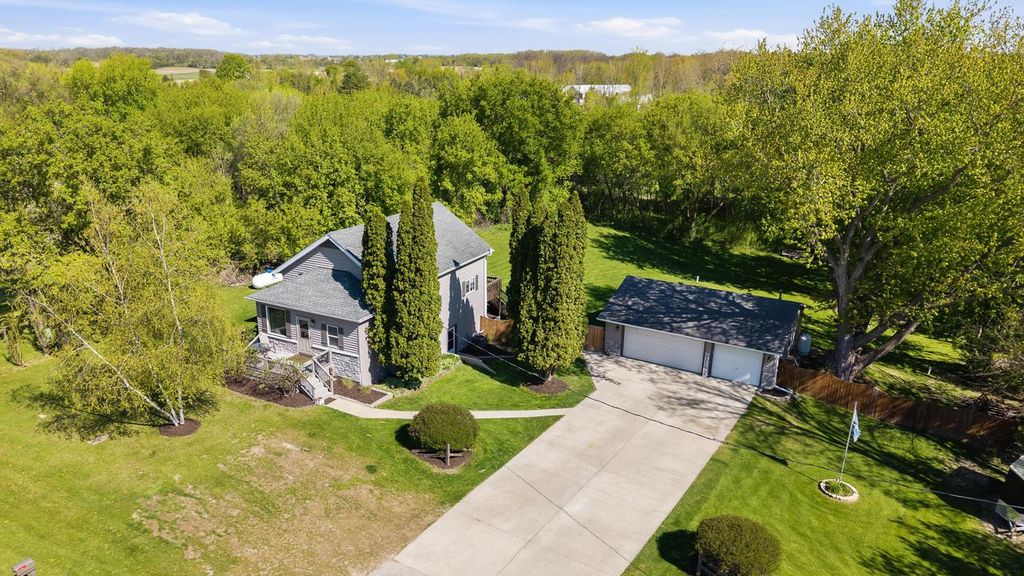 W6104 State Road 33, Juneau, WI 53039