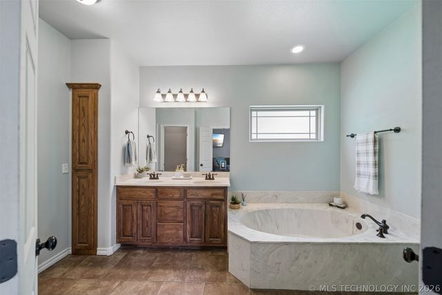 3404 Heritage Hills Parkway, Claremore, OK 74019