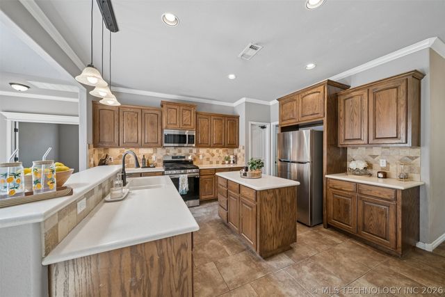 3404 Heritage Hills Parkway, Claremore, OK 74019