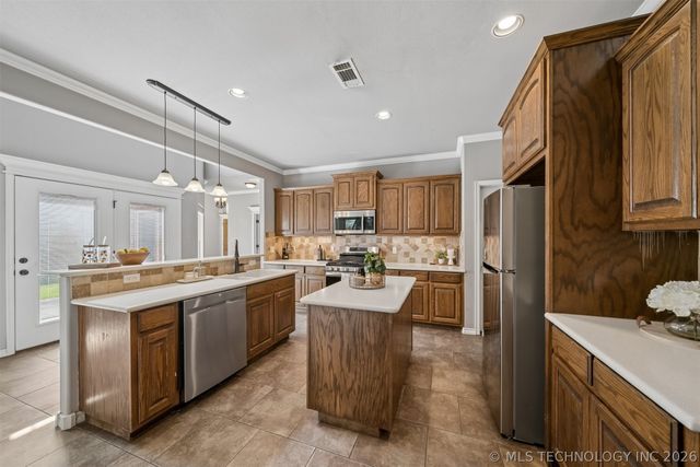 3404 Heritage Hills Parkway, Claremore, OK 74019
