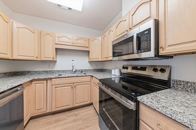 1 Towers Park Ln Apt 1703, San Antonio, TX 78209