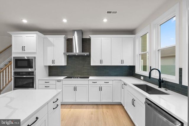 4253 MANOR DR, Marshall, VA 20115