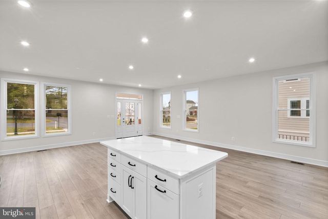 4253 MANOR DR, Marshall, VA 20115