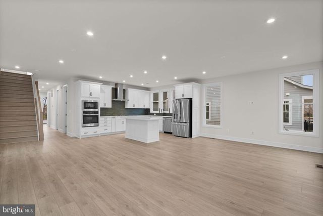 4253 MANOR DR, Marshall, VA 20115