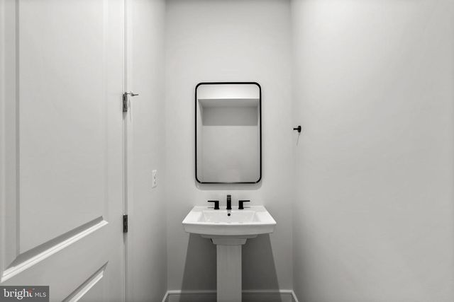 4253 MANOR DR, Marshall, VA 20115