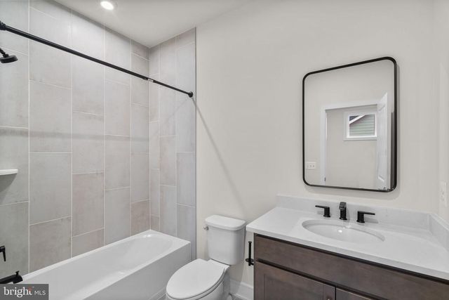 4253 MANOR DR, Marshall, VA 20115