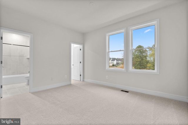 4253 MANOR DR, Marshall, VA 20115