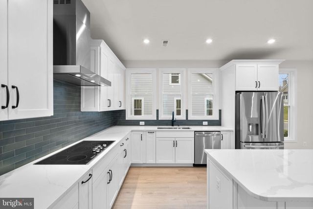 4253 MANOR DR, Marshall, VA 20115