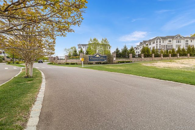 12103 Aspenwood Drive, Plainview, NY 11803
