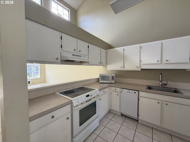 13775 Sw Scholls Ferry Rd Sw 11, Beaverton, OR 97008