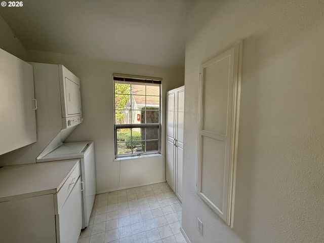 13775 Sw Scholls Ferry Rd Sw 11, Beaverton, OR 97008