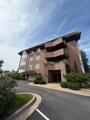 6300 Xerxes Avenue S 24, Edina, MN 55423