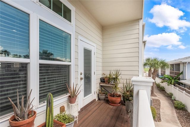 14890 Granada Dr 303, Corpus Christi, TX 78418