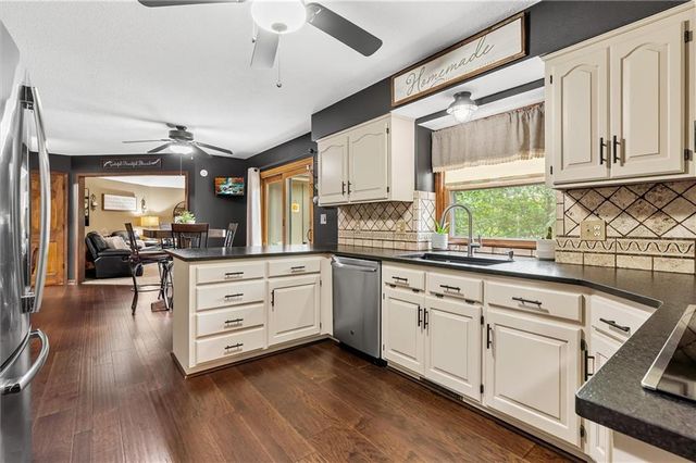 1402 Colony Drive, Kearney, MO 64060