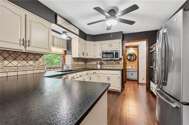 1402 Colony Drive, Kearney, MO 64060