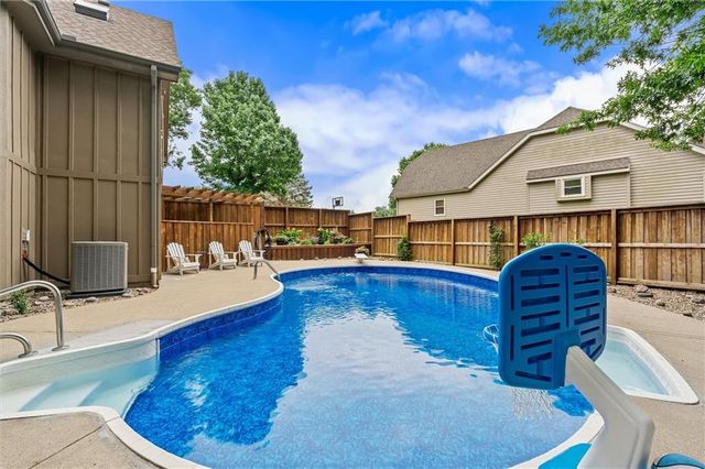 1402 Colony Drive, Kearney, MO 64060