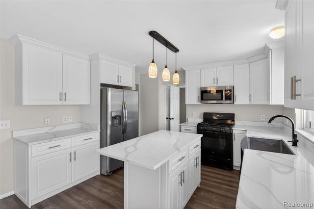 4642 Pond Run, Canton, MI 48188