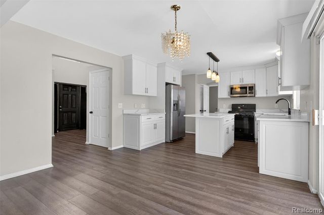 4642 Pond Run, Canton, MI 48188