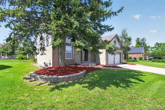 4642 Pond Run, Canton, MI 48188