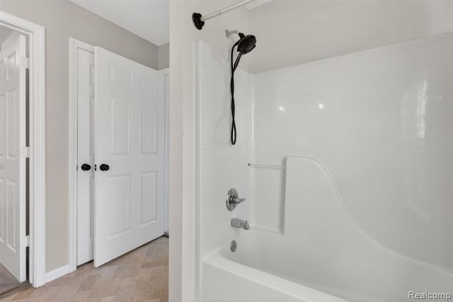 4642 Pond Run, Canton, MI 48188