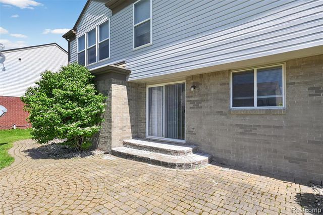 4642 Pond Run, Canton, MI 48188