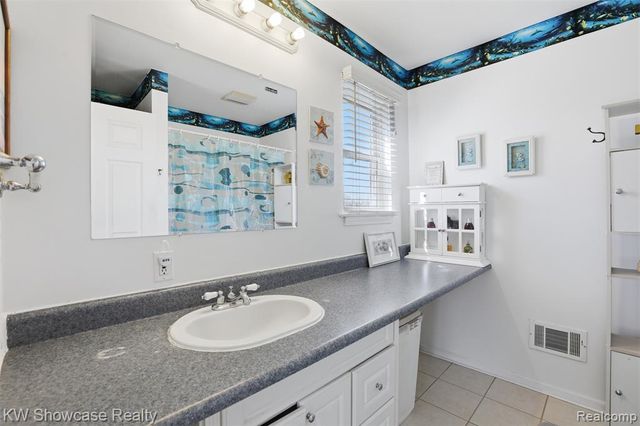 25715 Norfolk Street, Dearborn Heights, MI 48125