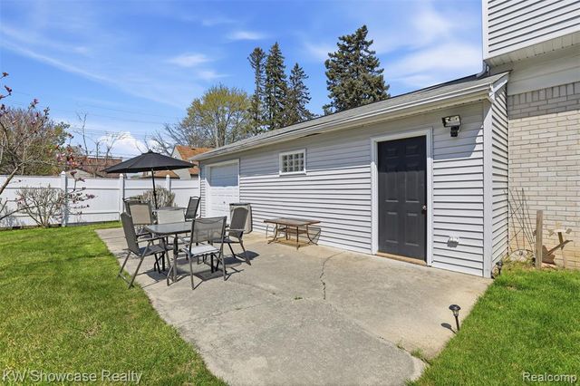 25715 Norfolk Street, Dearborn Heights, MI 48125