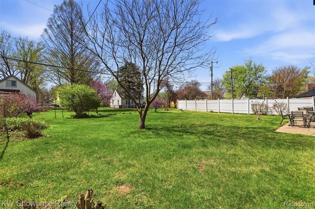 25715 Norfolk Street, Dearborn Heights, MI 48125