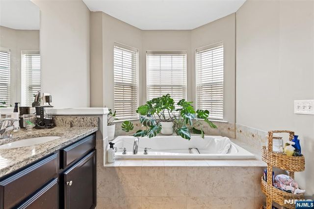 75 Wesmont Drive 1812, Wood Ridge, NJ 07075