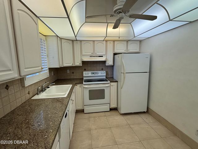 100 Silver Beach Ave Apt 202, Daytona Beach, FL 32118