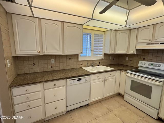 100 Silver Beach Ave Apt 202, Daytona Beach, FL 32118