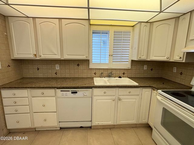 100 Silver Beach Ave Apt 202, Daytona Beach, FL 32118