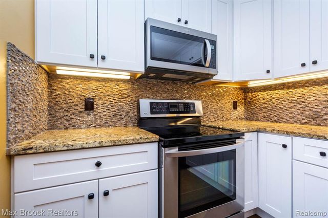 2021 Klingensmith Road 83, Bloomfield Hills, MI 48302