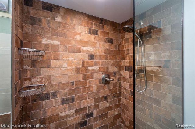 2021 Klingensmith Road 83, Bloomfield Hills, MI 48302