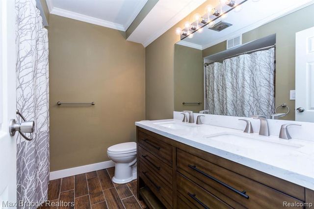 2021 Klingensmith Road 83, Bloomfield Hills, MI 48302