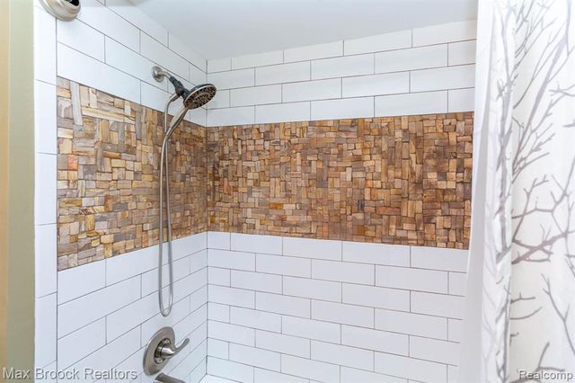 2021 Klingensmith Road 83, Bloomfield Hills, MI 48302