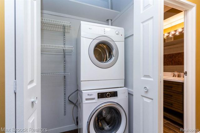 2021 Klingensmith Road 83, Bloomfield Hills, MI 48302