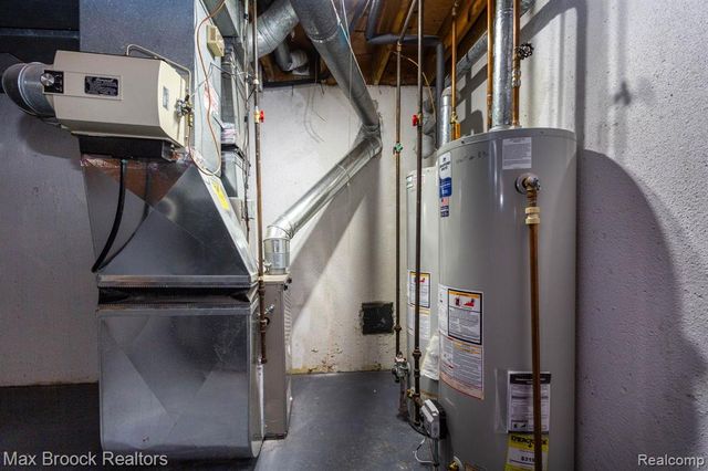 2021 Klingensmith Road 83, Bloomfield Hills, MI 48302